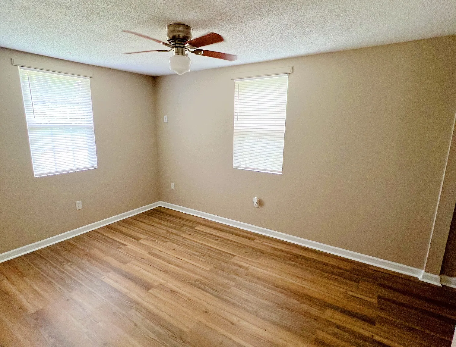 2 bed, $950 — Photo 2