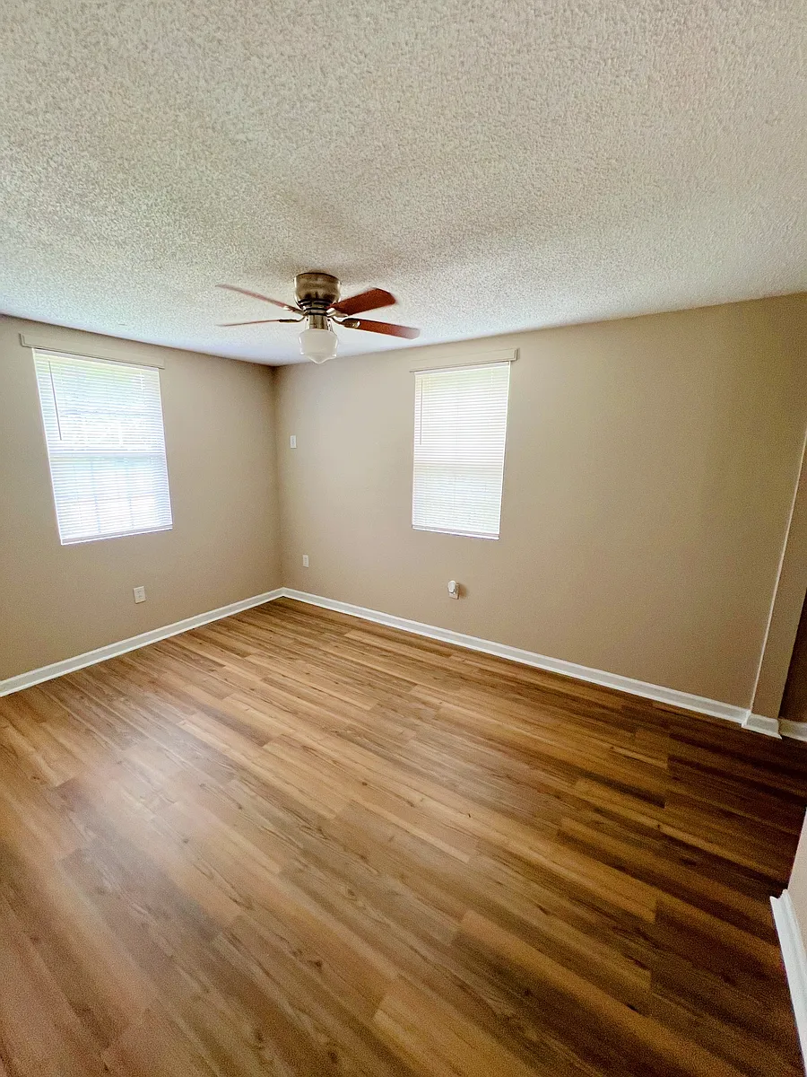 Building Photo - 93 County Road 469 #C