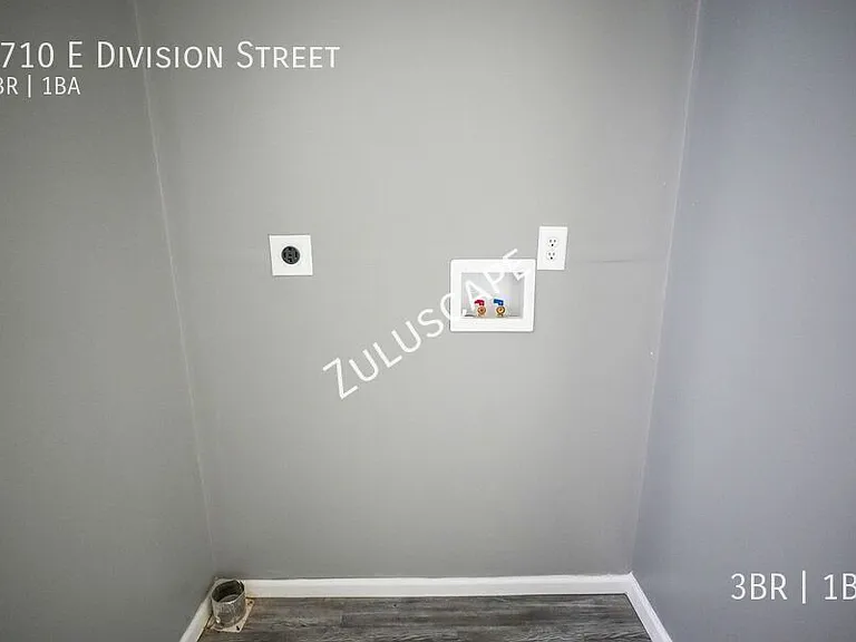 1710 E Division St — Photo 5