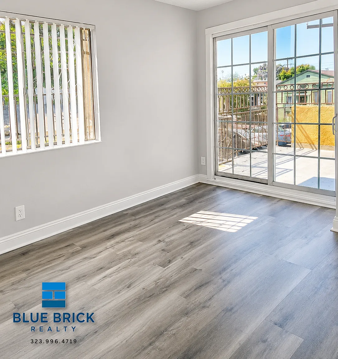 Inviting 4-Bedroom with Parking & Full Kitchen Appliances — Photo 1