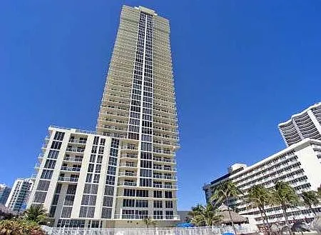 16699 Collins Ave — Photo 4