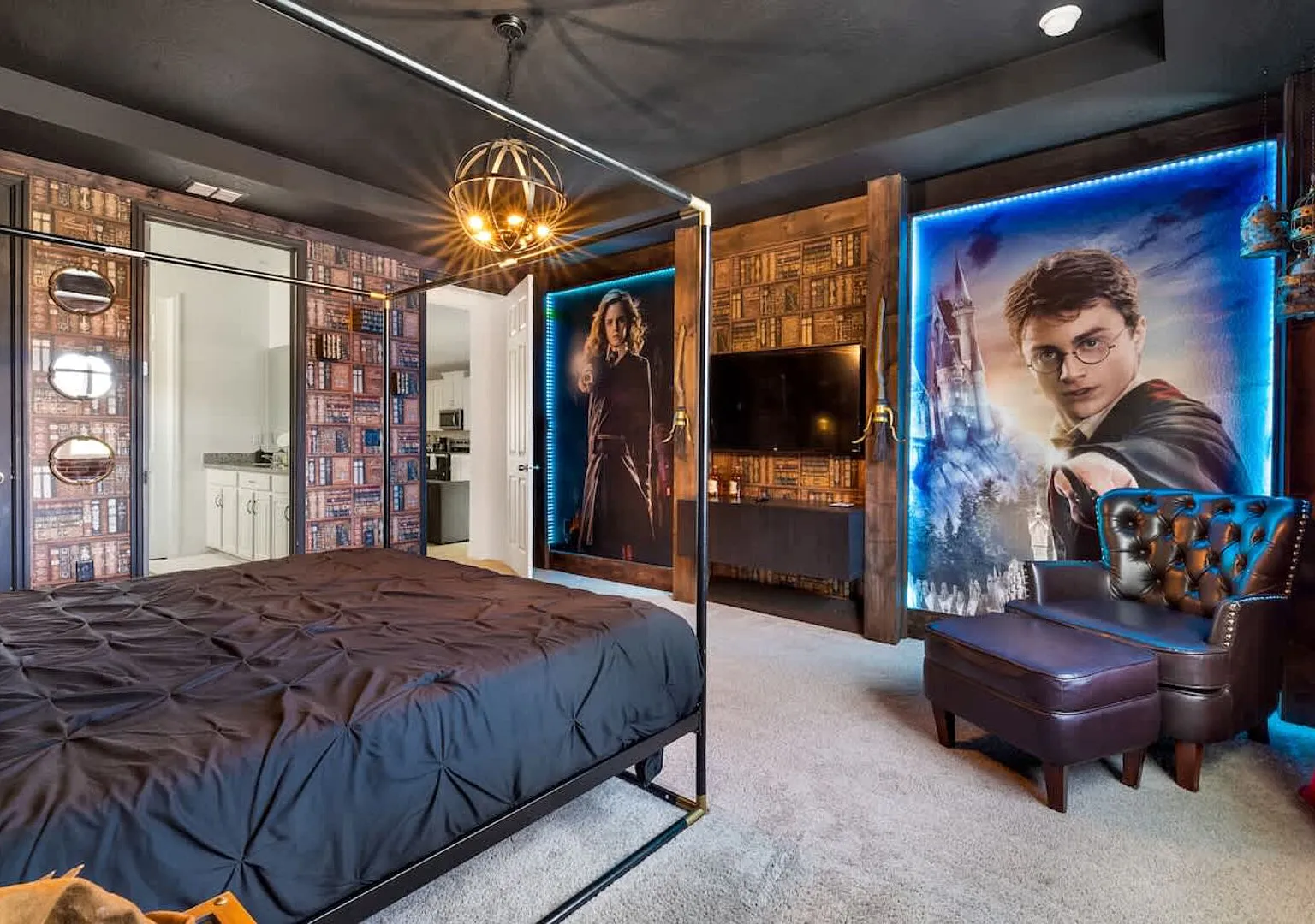 Stunning 7BR Home with Themed Bedrooms — Photo 2