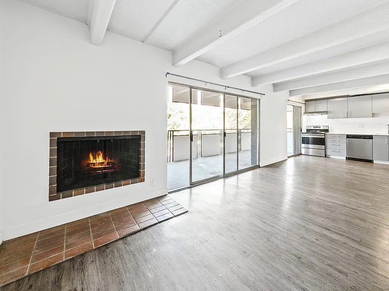 Luxe Tower apartments — Photo 9