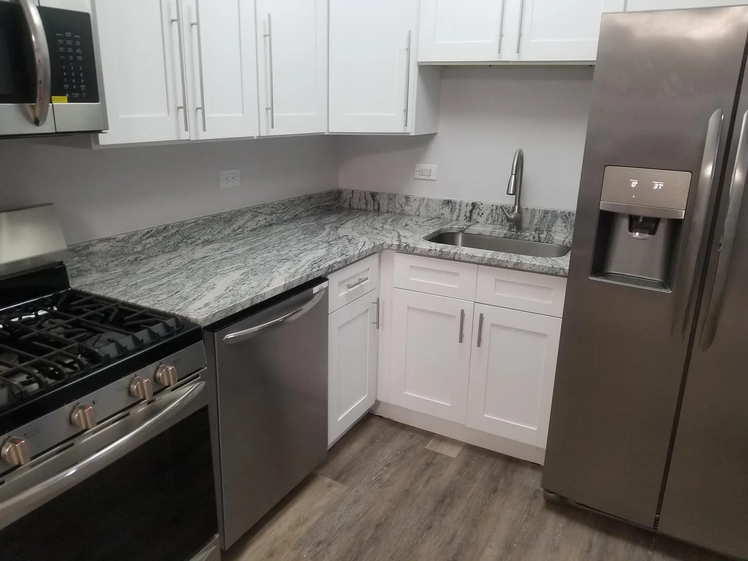 4823 N Sawyer Ave — Photo 4