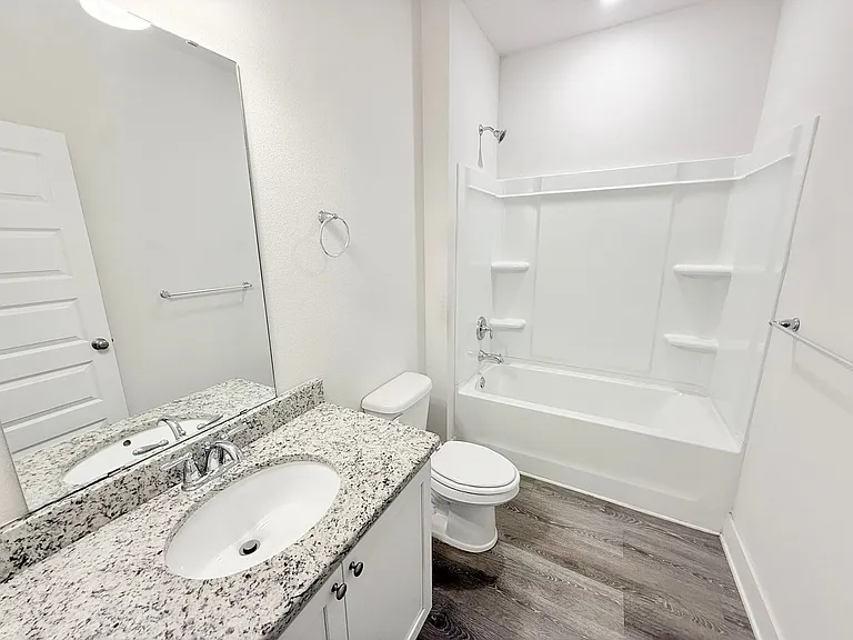 5733 Danbury Blvd — Photo 10