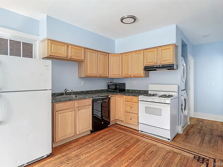 492 Liberty St — Photo 26