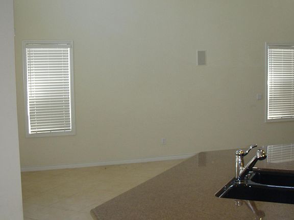 5th image of 1592 Laurel Cir