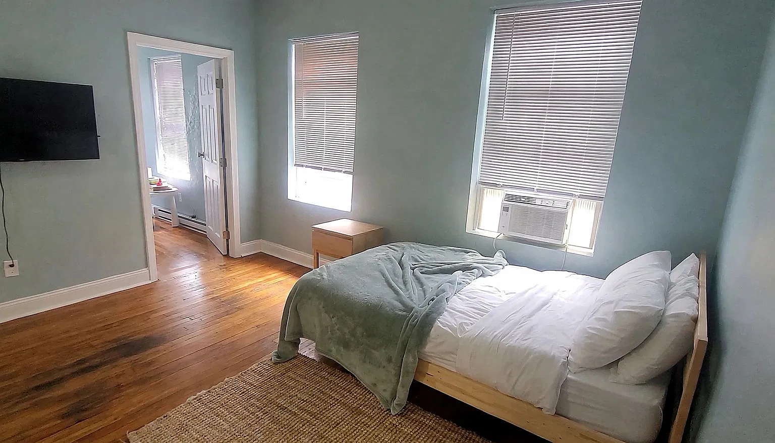 Charming Unit Near T with Heat and Hot Water Included. Professionally Managed — Photo 3