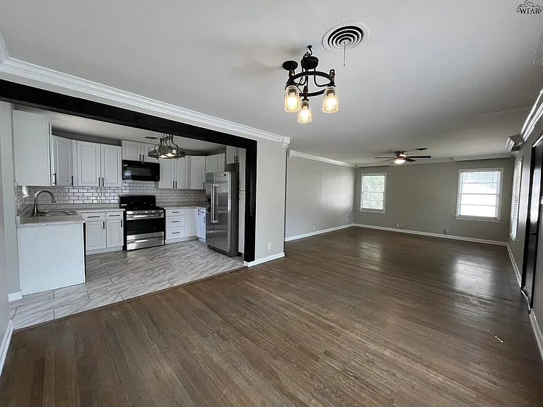 1824 Woodrow Ave — Photo 5