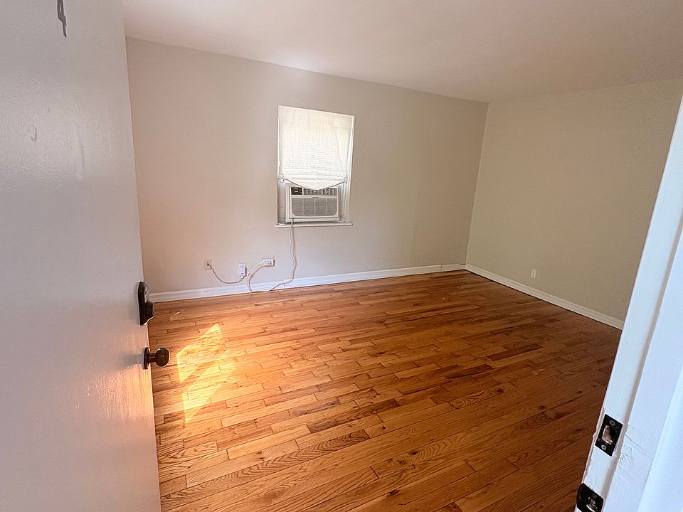 1st image of 1648 Summit Rd APT 4