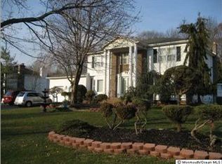 8 Shilling Rd, Manalapan, NJ 07726