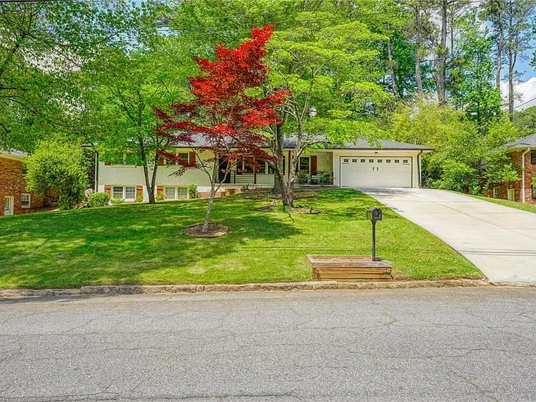 3076 McCully Dr — Photo 2