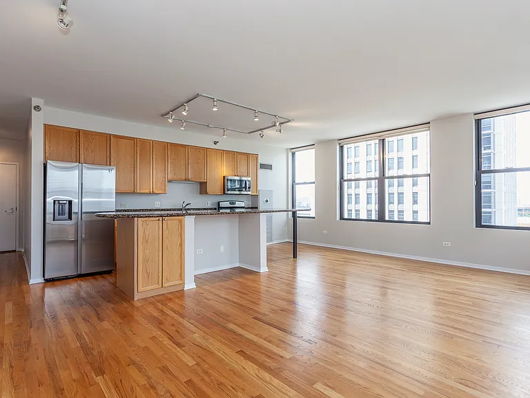 330 N Jefferson St #801 — Photo 6