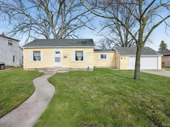 27352 Townley St, Madison Heights, MI 48071