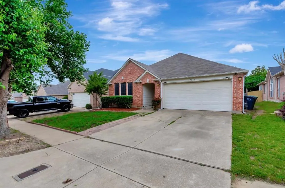 7817 Orland Park Cir — Photo 2
