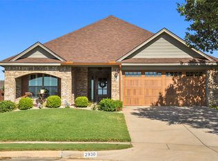 2930 Greenway Dr, Burleson, TX 76028