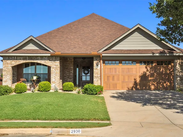 2930 Greenway Dr, Burleson, TX 76028