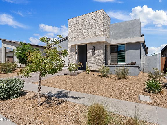 2nd image of 948 E LA MIRADA Drive