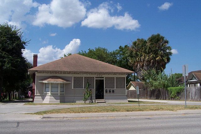1st image of 522 W Santa Gertrudis St