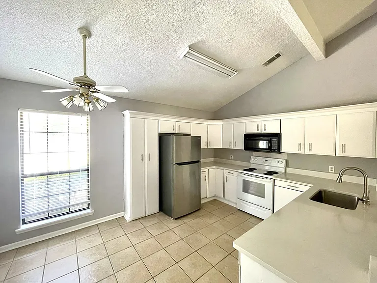36 Shipwatch Rd — Photo 3