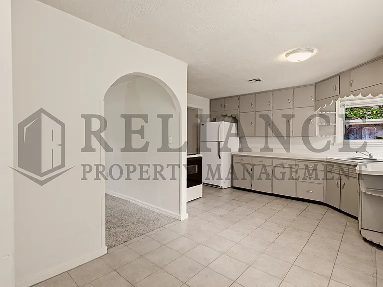 2464 S Washington Ave — Photo 18