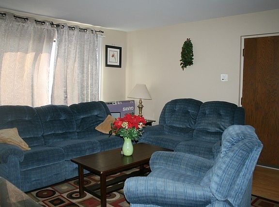 2nd image of 272 Canterbury Ln APT 5
