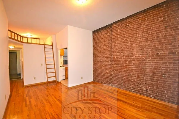 Rented by City Stop Realty | media 10