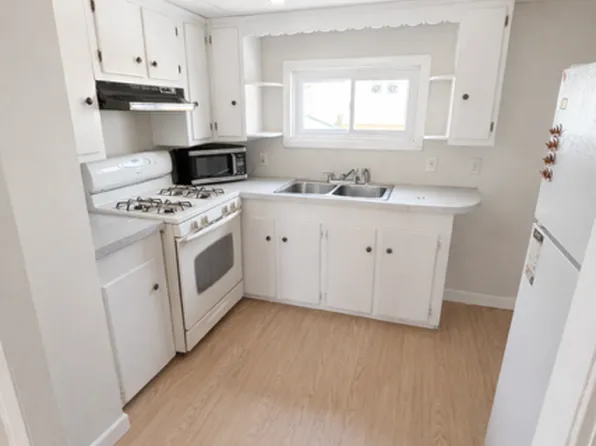 9 Clement St, Tiverton, RI 02878