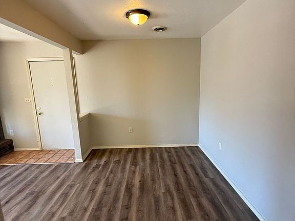 5th image of 3601 Westwind Dr Unit 4