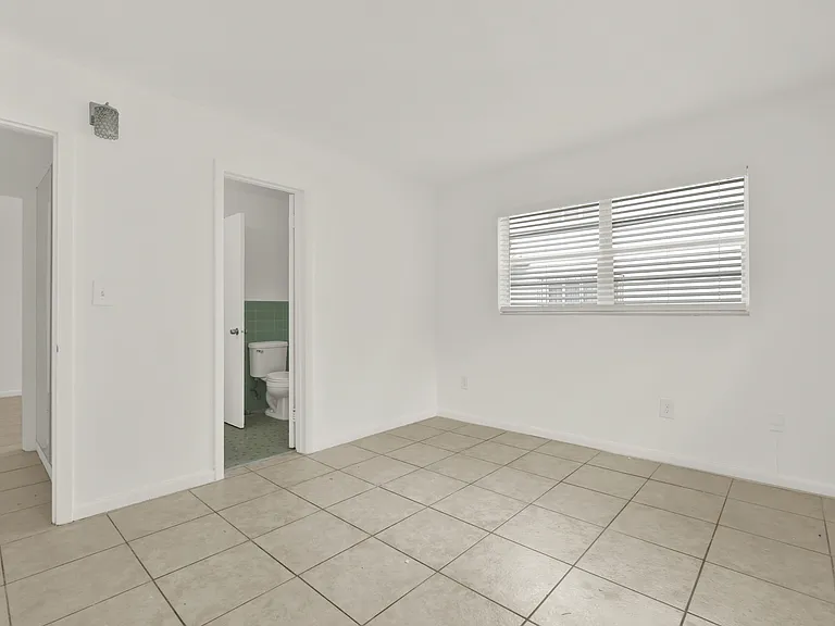 340 Madeira Ave #2 — Photo 6