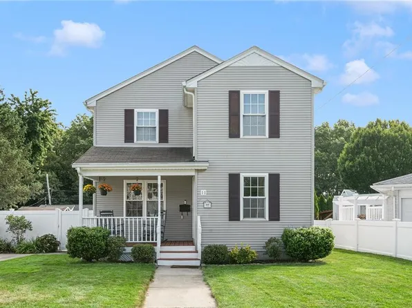11 Brookdale Blvd, Pawtucket, RI 02861