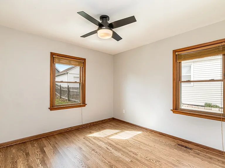 7639 W Lorraine Pl — Photo 8