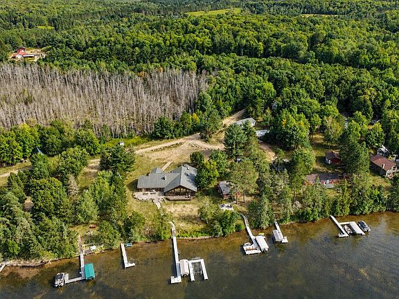 4th image of 2624 Holiday Lodge Ln