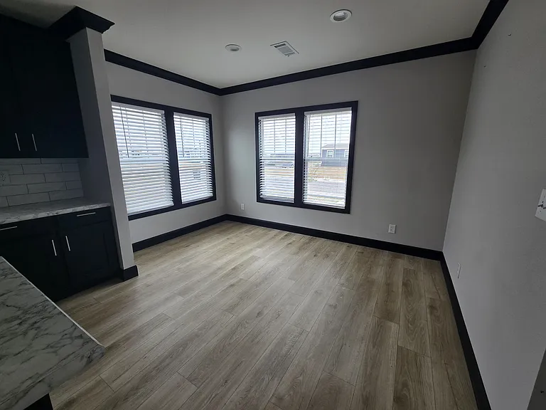 1601 E Slaughter Ln — Photo 20