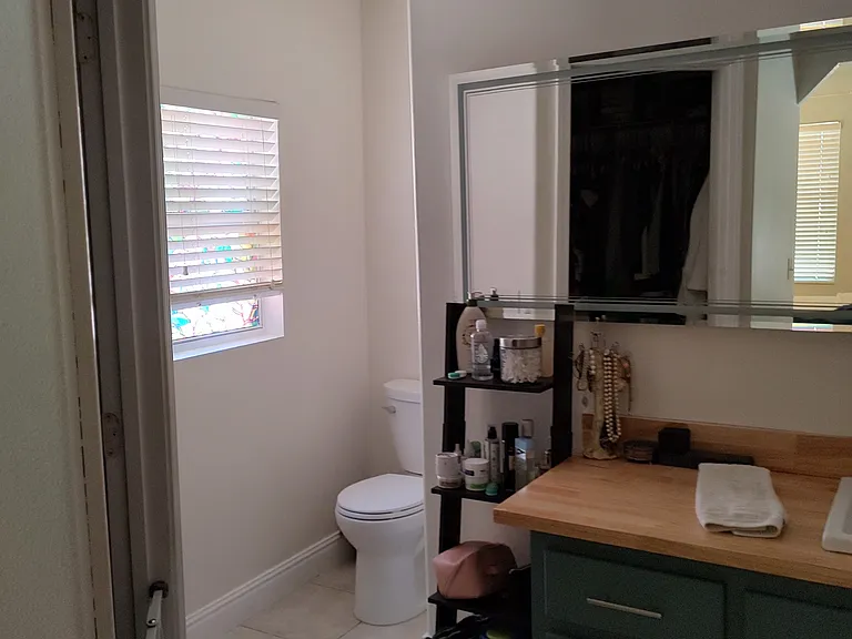 514 W Strong St — Photo 16