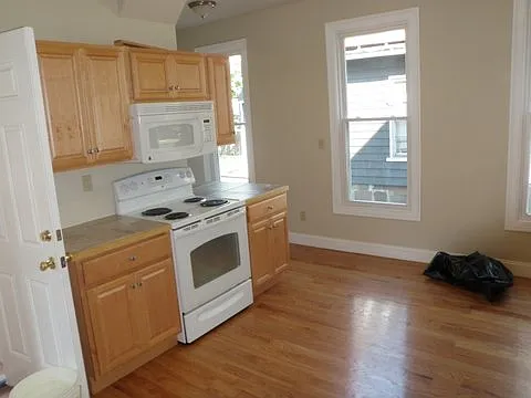 177-179 Davenport Ave #2 — Photo 14