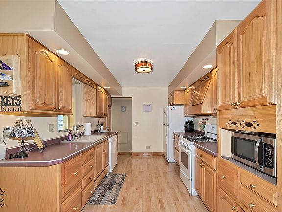 4th image of 3912 Buck Ave