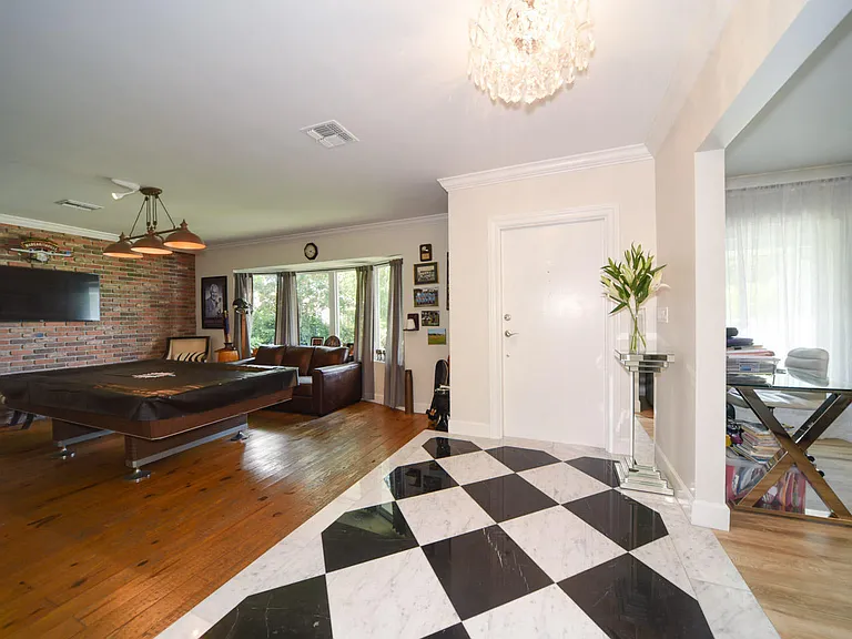 110 SW 11th Ave — Photo 14