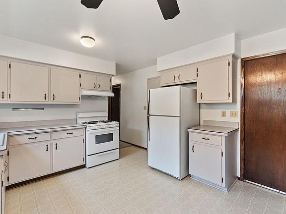 5th image of 1685 College Ave