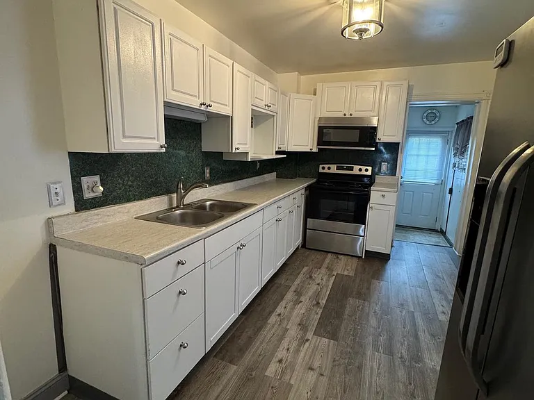 322 Charles St — Photo 4