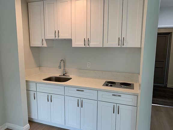 4th image of 855 S Oxford Ave #24