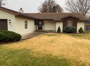 612 Alamo Dr, Freeport, IL 61032