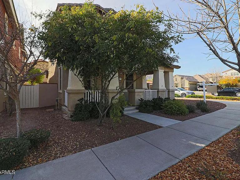 2896 N Claire Dr — Photo 16