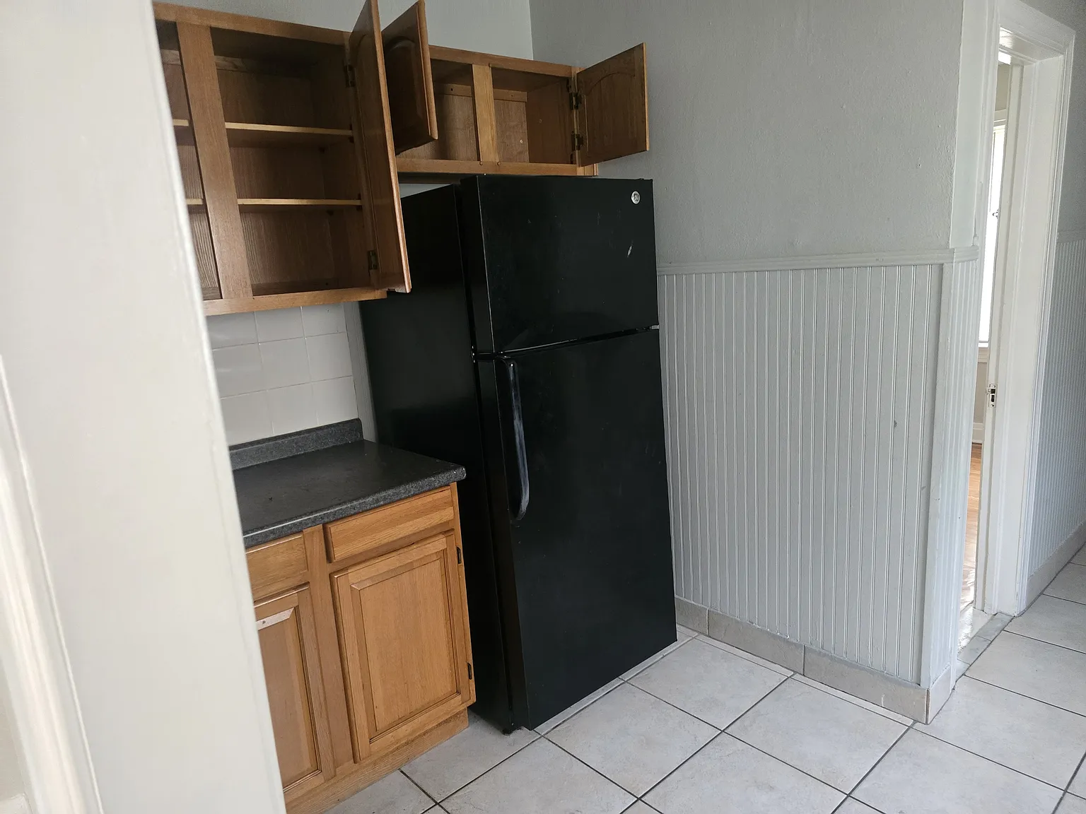 3 bed, 1100 sqft, $1,300 — Photo 2