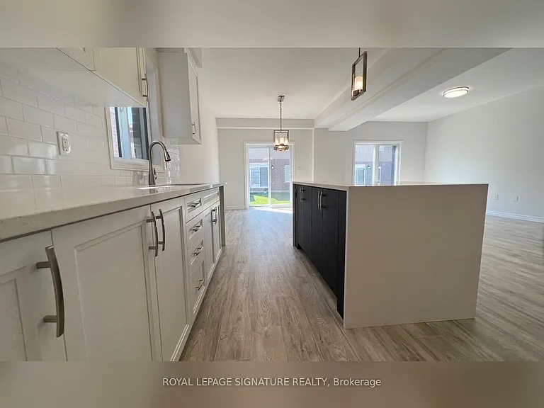 3128 Turner Cres — Photo 4