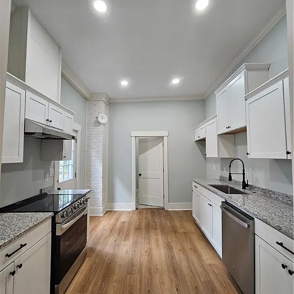 521 W 38th St — Photo 38