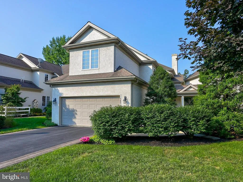 789 Woodfield Dr photo 1