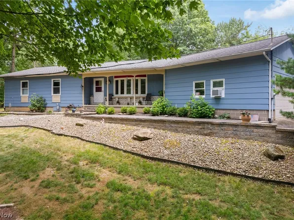 6834 Lake O Springs Ave NW, North Canton, OH 44720
