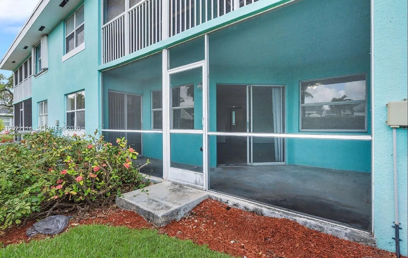 Keys Gate Condo No Three — Photo 2