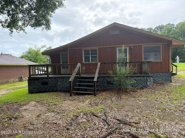 221 N West St, Mendenhall, MS 39114